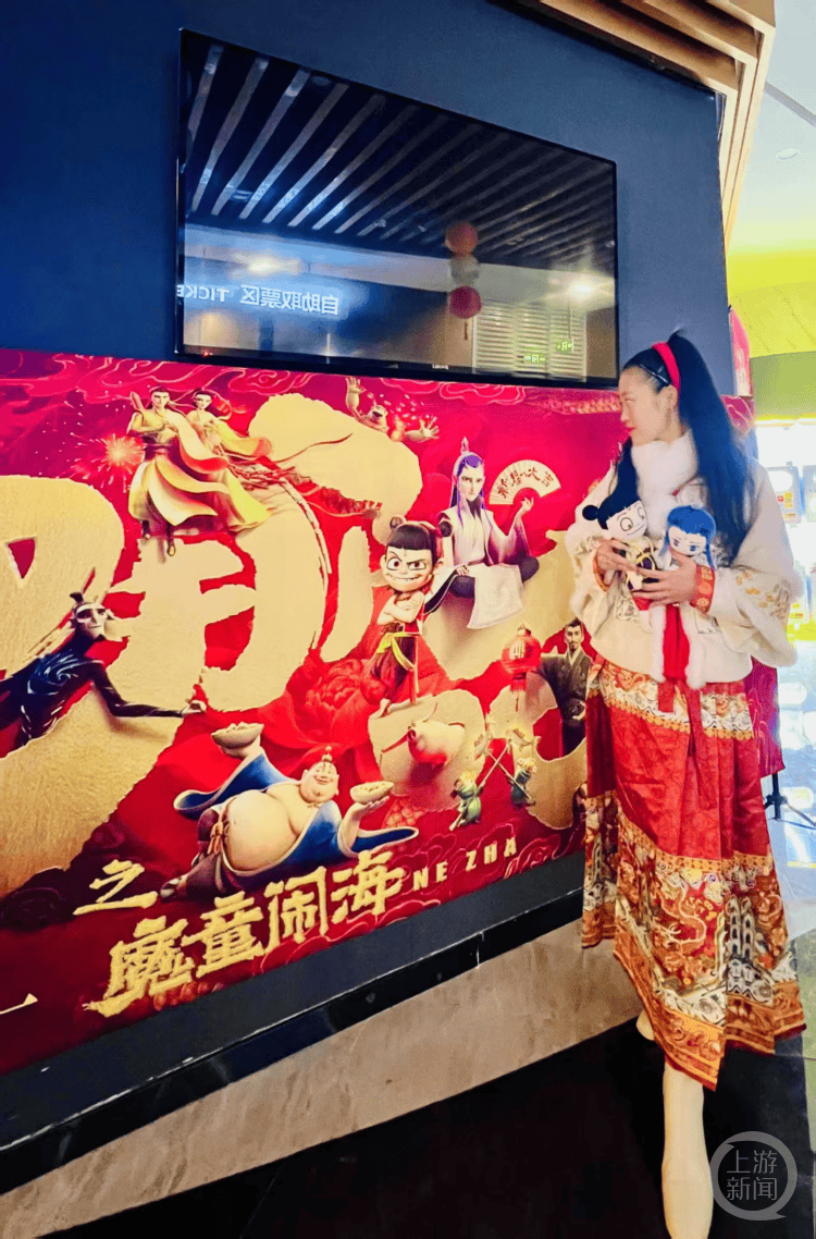 信用盘平台_女留学生称回国看《哪吒2》8天连刷31场:最多一天看5场信用盘平台,感觉去世的妈妈一直在身边