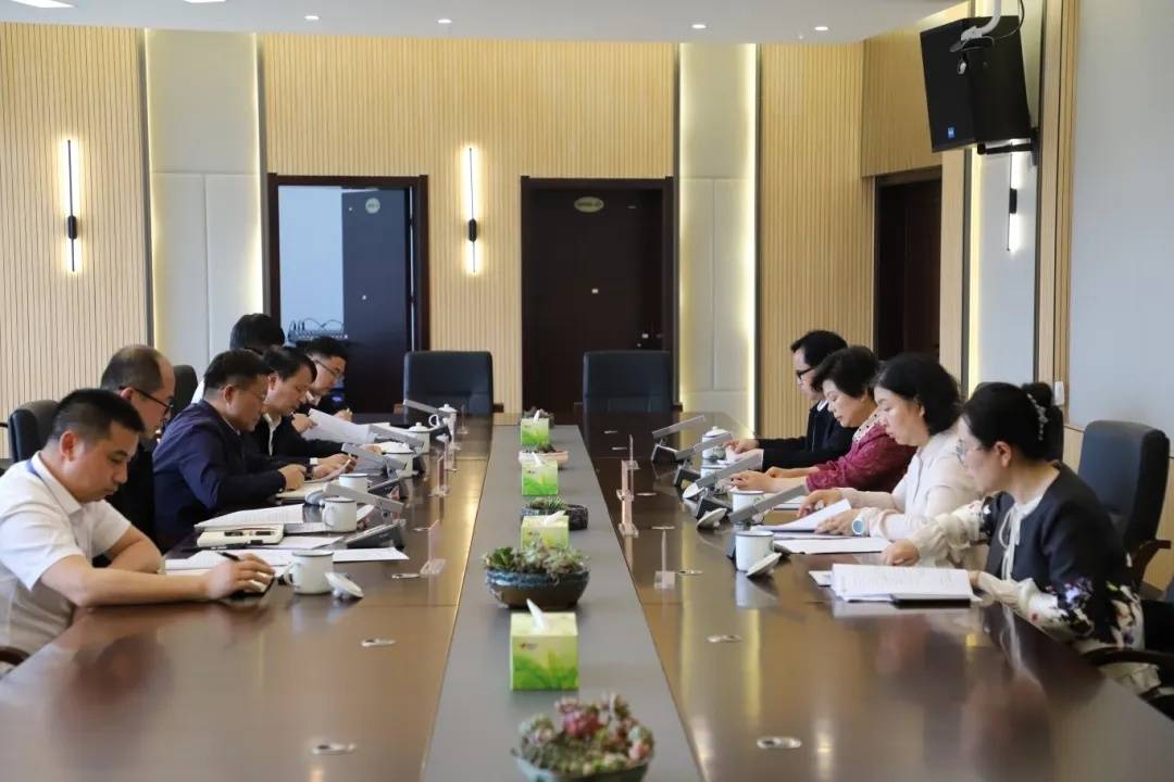 皇冠信用网登0_贵州省政协副主席、民盟贵州省委主委冉霞到贵州农职院调研