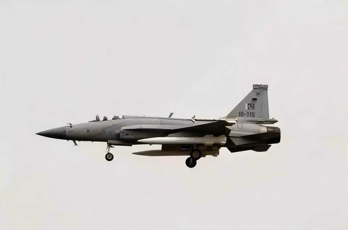 皇冠信用网出租足球_印度航母行踪曝光!180度掉头返航皇冠信用网出租足球,这是在躲巴基斯坦的导弹吗?