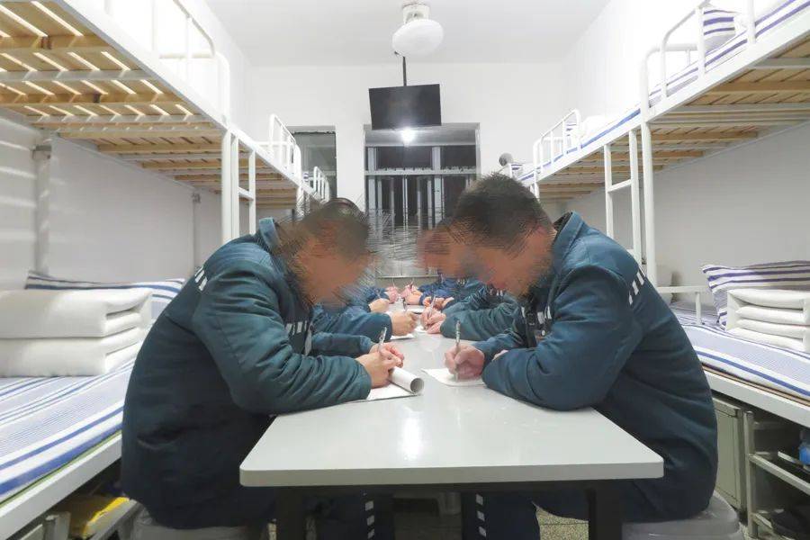 皇冠信用网登3_男子在上海监狱服刑11年皇冠信用网登3，出狱前才得知两位家人已病逝...极大生活困境，他深深担忧→