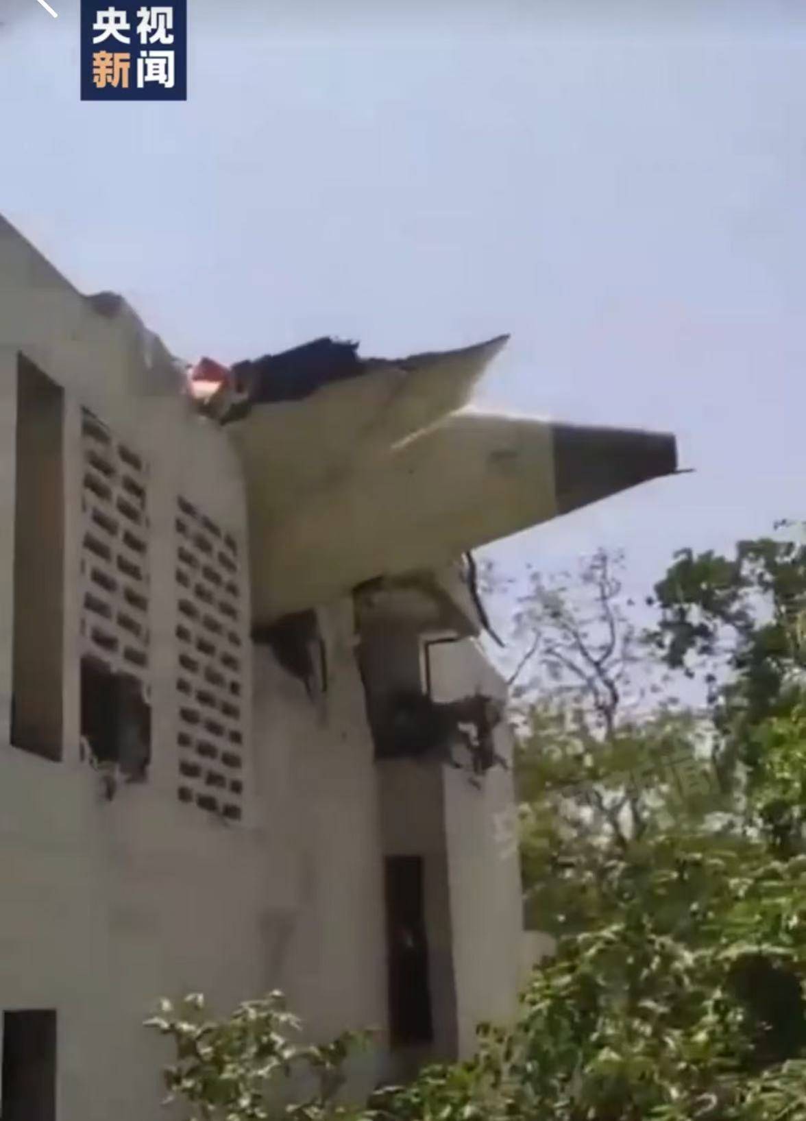 皇冠信用网代理_印度坠机事故致超290人死亡!警方发现一名坠机幸存者:手持登机牌能行走皇冠信用网代理,座位是11A!英国首相发声