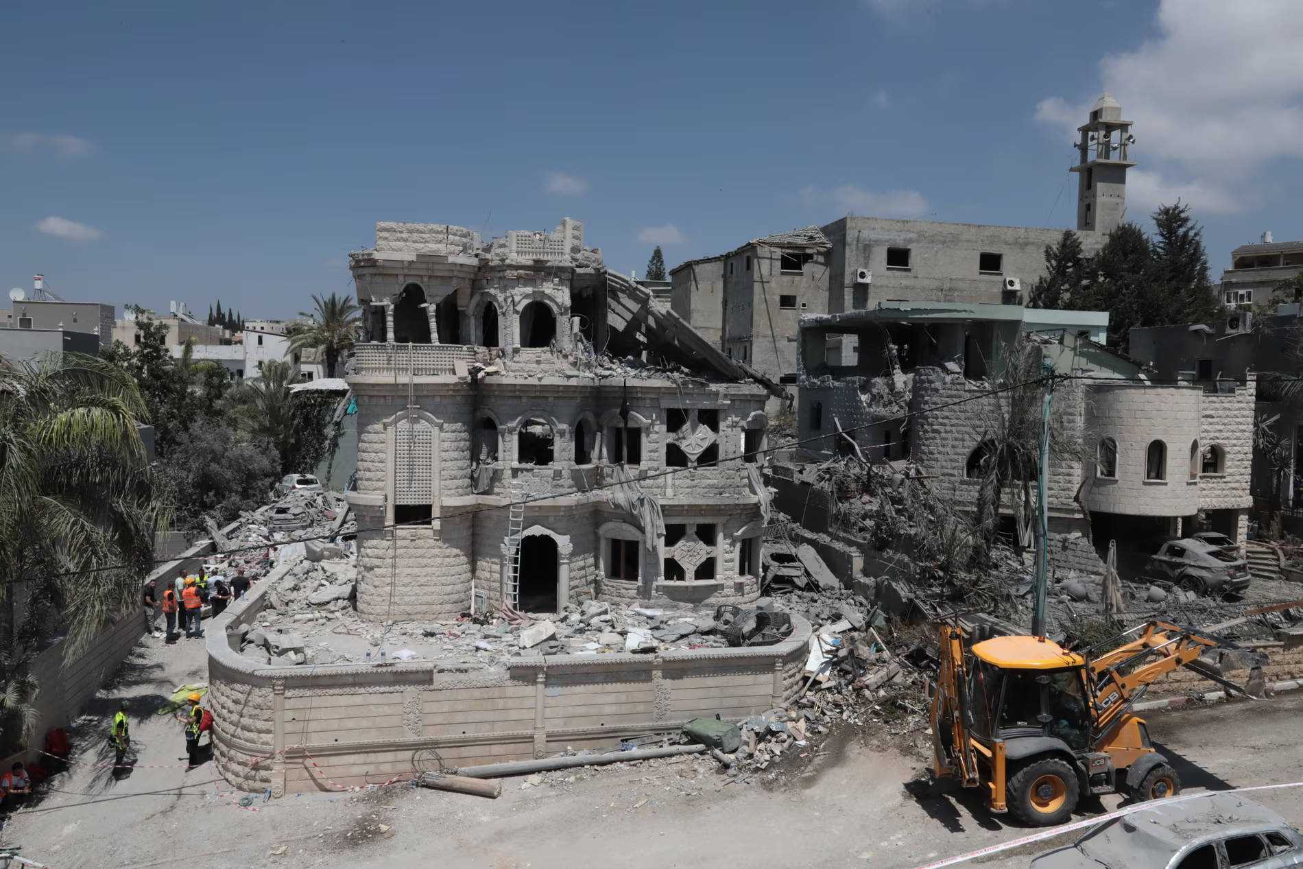 皇家马德里足球
_伊朗导弹“砸”出的裂痕?“在以色列皇家马德里足球
,就连死亡也不平等”