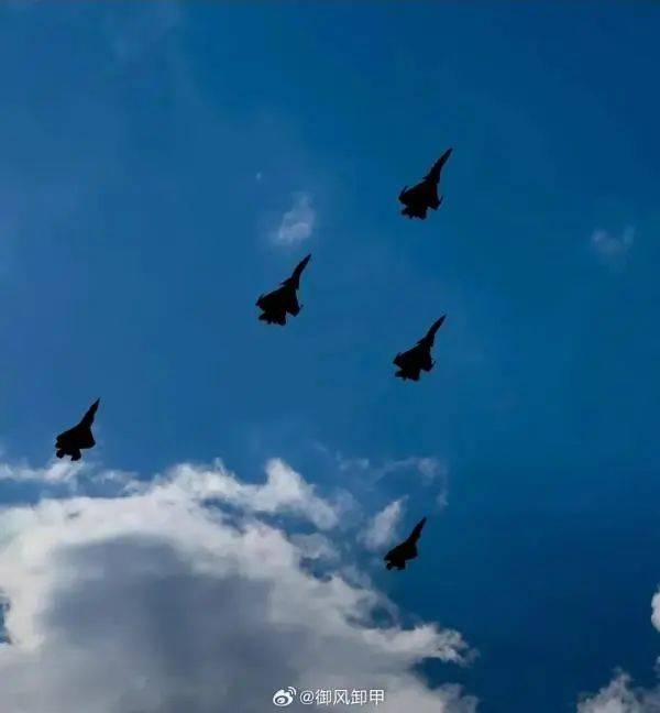 北阿德莱德火箭 v 西阿德莱德熊猫_阅兵前瞻:我们有必要展示一下最新面貌北阿德莱德火箭 v 西阿德莱德熊猫,给世界增加一点"确定性"