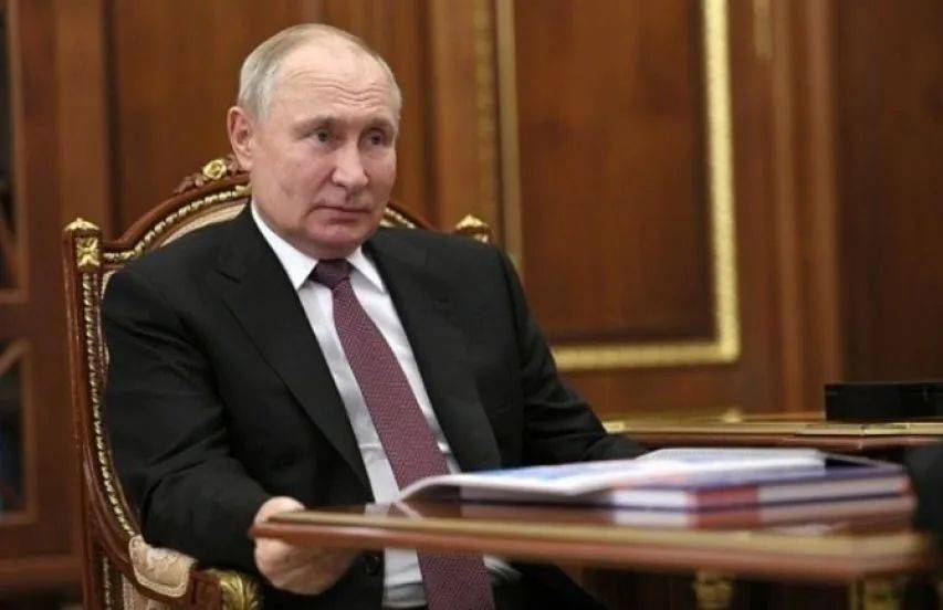 皇冠代理网址_画面曝光!大批朝军在俄牺牲皇冠代理网址,朝鲜领导人亲手为他们盖上国旗