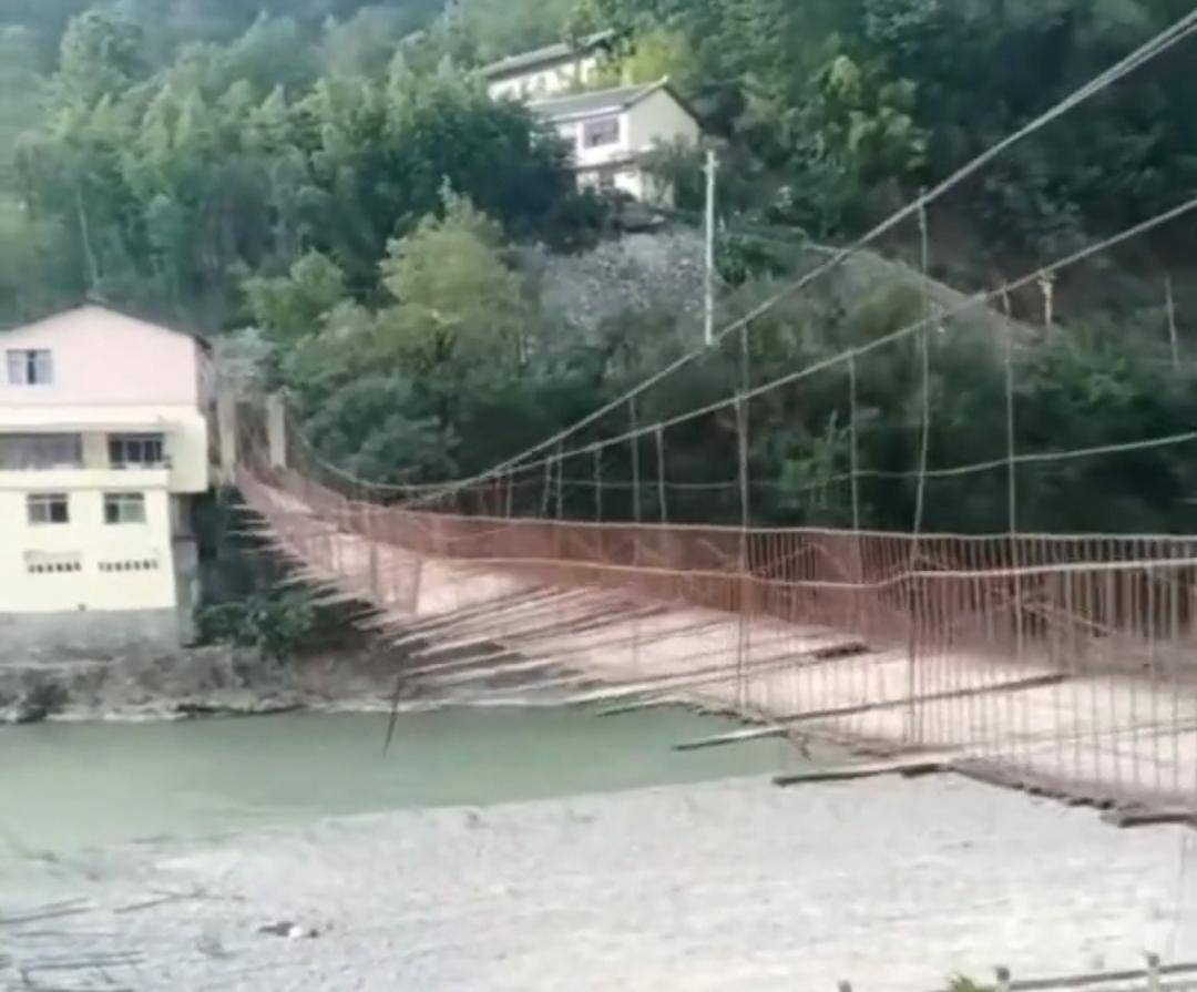 皇冠代理登1租用_重庆一7旬老人过索桥遇大风坠亡 村干部:行至中段遇狂风 索桥暂已封闭