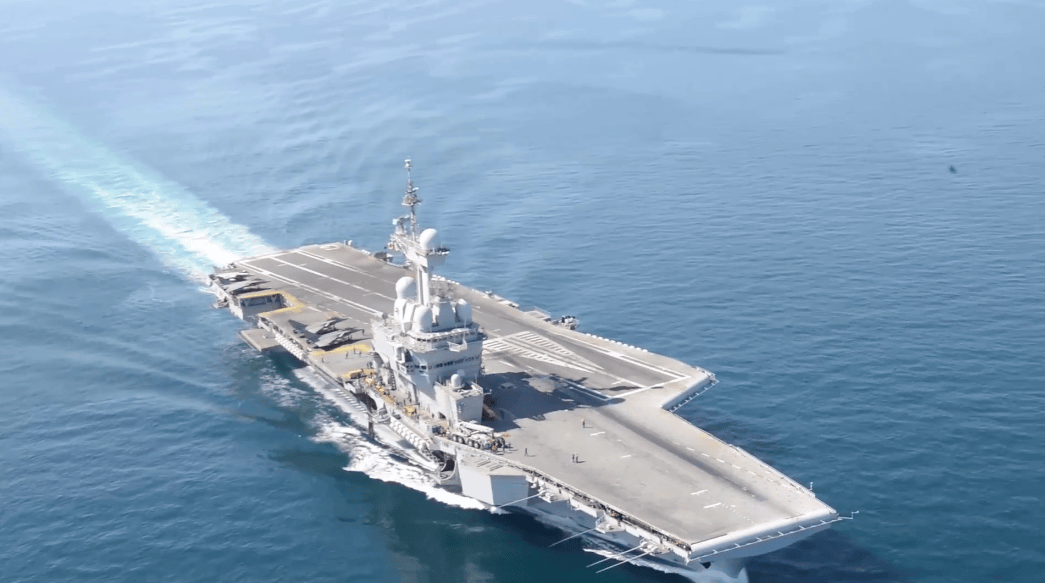 皇冠welcome注册账号_法国航母刚进入南海皇冠welcome注册账号,迎面遇上40艘中国军舰?法高官称做好开战准备,比美舰受尊重