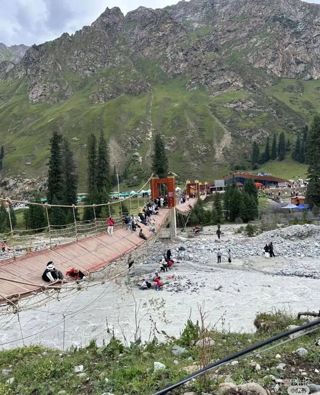 皇冠信用APP下载_5人遇难24人受伤!新疆伊犁一景区吊桥桥索断裂皇冠信用APP下载,亲历者称“现在手还在不断颤抖”
