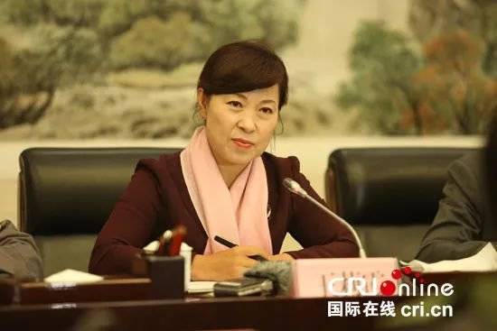 皇冠信用网在线注册
_正部级美女大员被查!千万华服堆满多套住宅皇冠信用网在线注册
,化妆团队提前数小时待命~