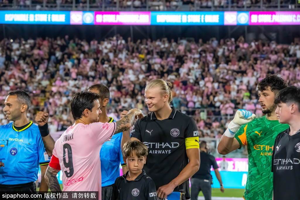 格里姆斯比vs曼联足球_那不勒斯签下霍伊伦的背后：4500万欧转会费与战术需求的深度剖析