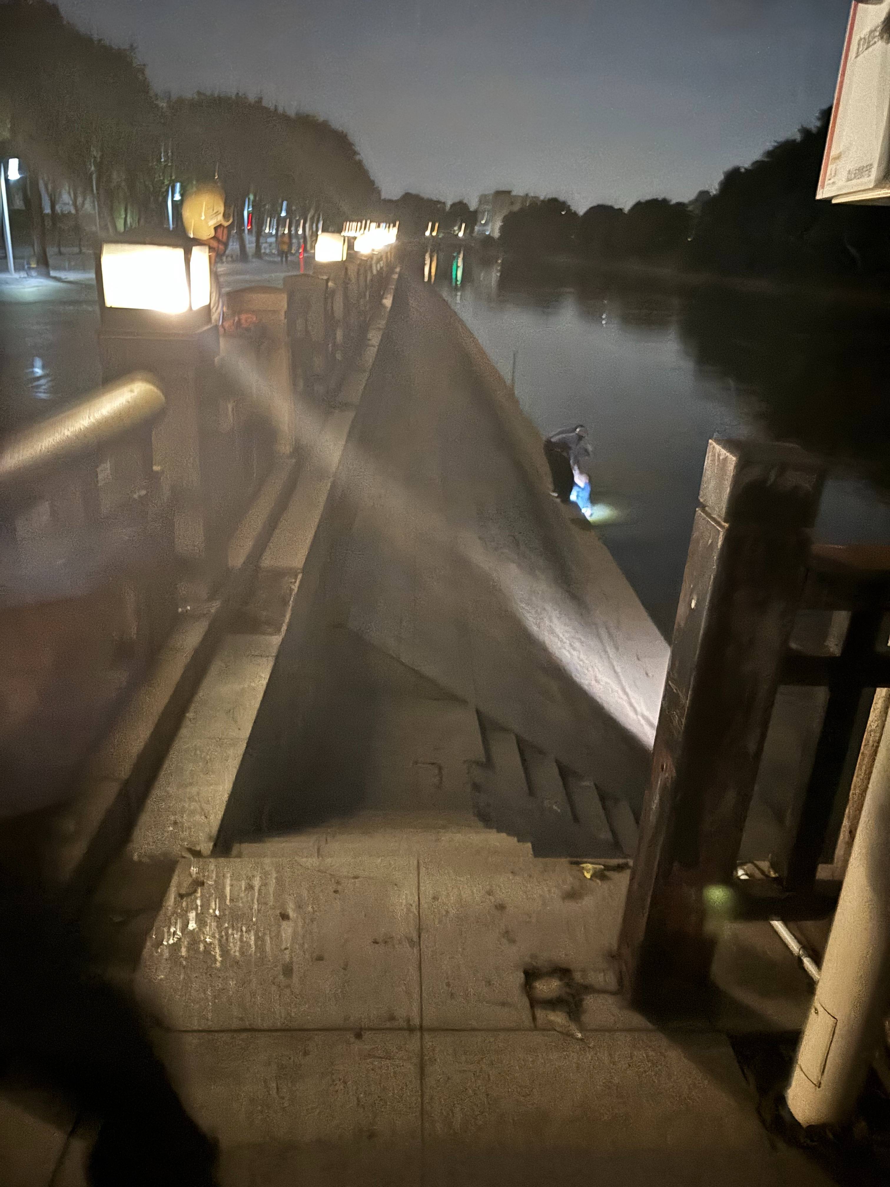 乌兹别克U23 vs斯里兰卡U23_“有人吗？”东莞女子中元节深夜遛狗突传呼唤声乌兹别克U23 vs斯里兰卡U23，“全程令人不安”，原是夜跑者求救