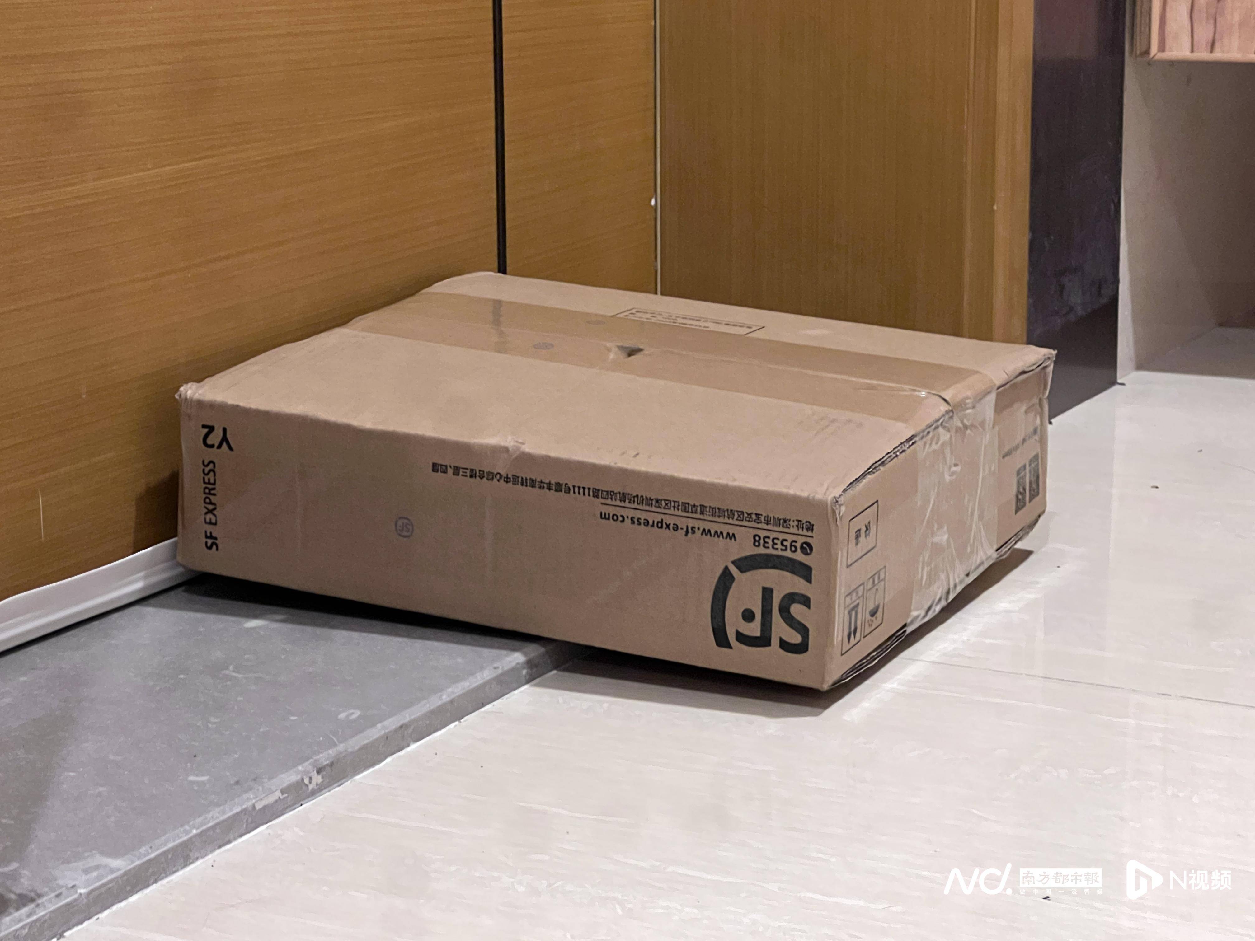 如何申请到皇冠信用_佛山官宣解除“五停”后两小时内如何申请到皇冠信用,我们在街头看见