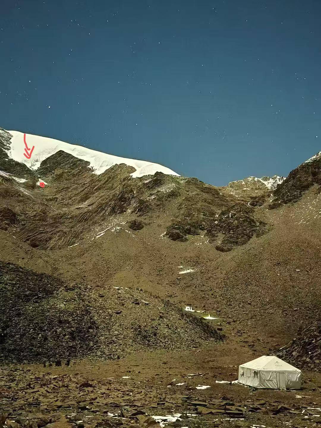 皇冠信用盘开户_海拔5588米雪山上男子滑坠遇难 亲人：皇冠信用盘开户他解开安全绳给同行游客拍照被冰爪绊倒