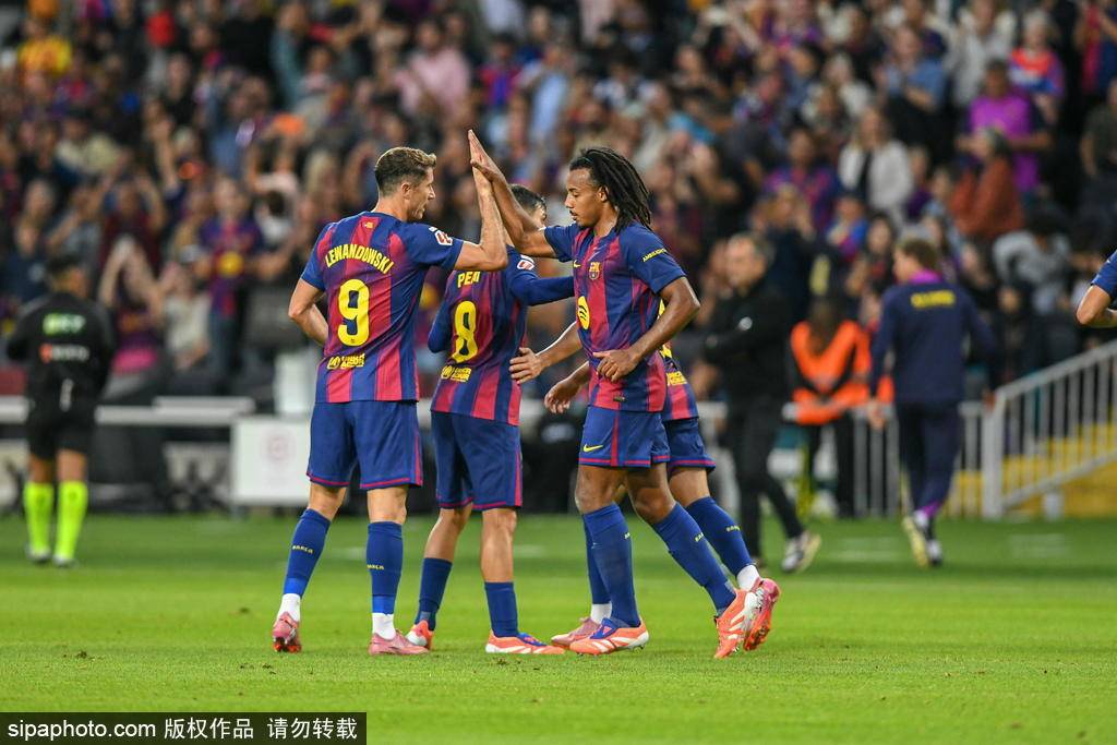 香港皇冠体育_西甲-亚马尔助攻莱万破门 巴萨连场逆转2-1皇家社会登顶