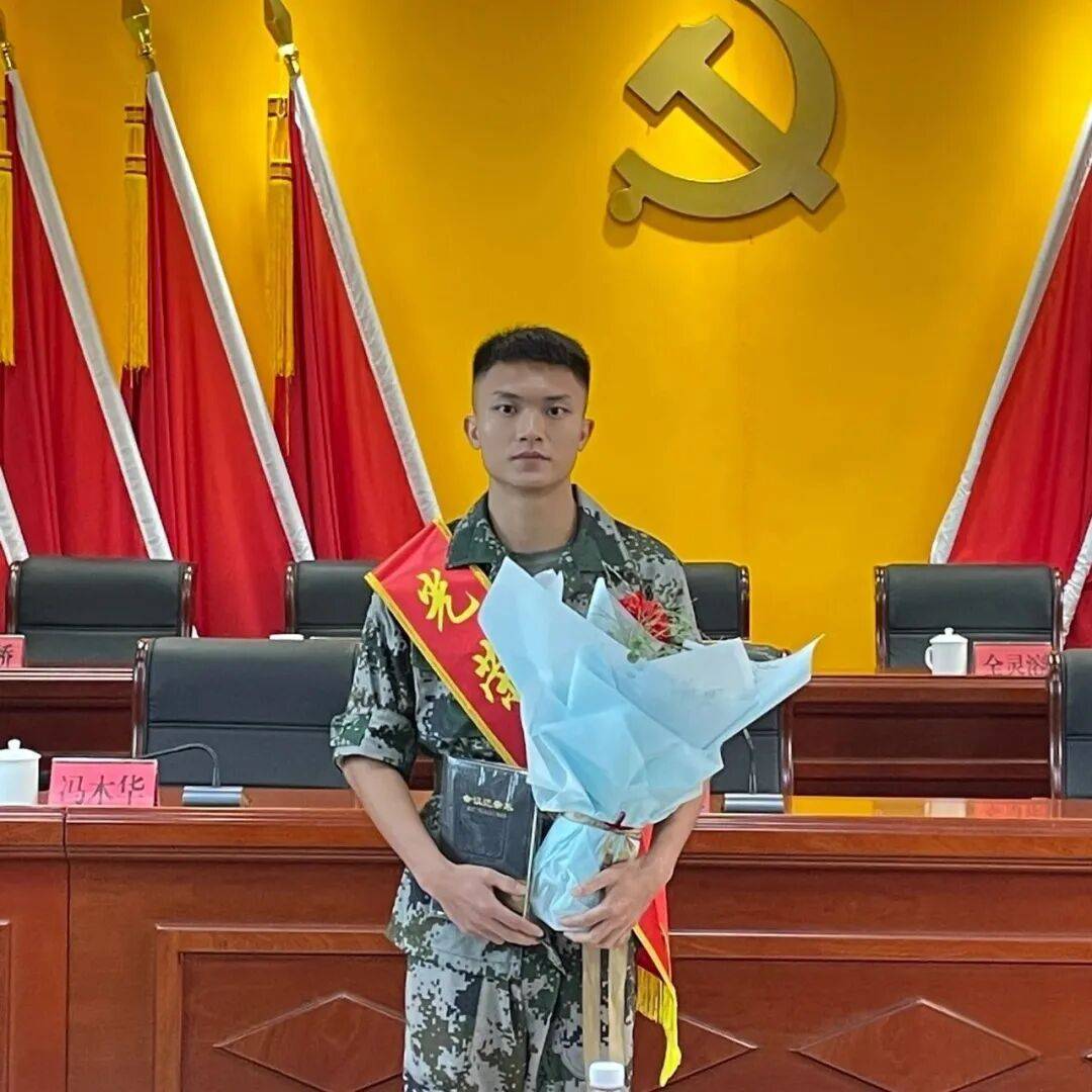 皇冠信用网开户
_牛！退役半个月皇冠信用网开户
，他第三次入伍！