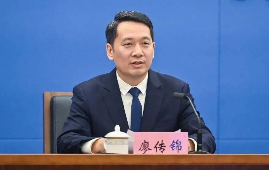 皇冠信用網哪里申请
_曾任共青团重庆市委书记皇冠信用網哪里申请
,廖传锦已任荣昌区政府党组书记