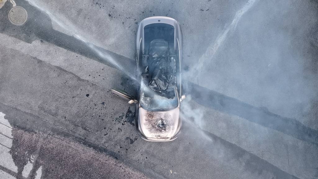 皇冠会员如何申请
_一辆蔚来牌轿车在大理一景区外起火皇冠会员如何申请
,一家四口撤离及时无伤亡