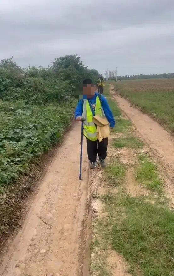 皇冠信用網哪里申请
_湖北一男子辞掉月薪2万元工作皇冠信用網哪里申请
,带9岁儿子徒步千里,计划60天走到山东……原因让人泪目