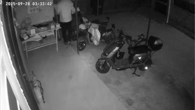 体育皇冠信用网站
_每月稳定收入8000多元却忍不住经常偷快递体育皇冠信用网站
，上海一男子被刑拘