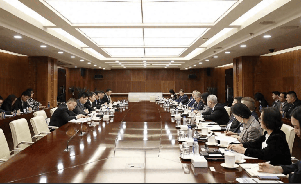 皇冠信用网登123出租
_美方代表团来到北京皇冠信用网登123出租
，跟李成钢部长直接对上线，说起话来客客气气的