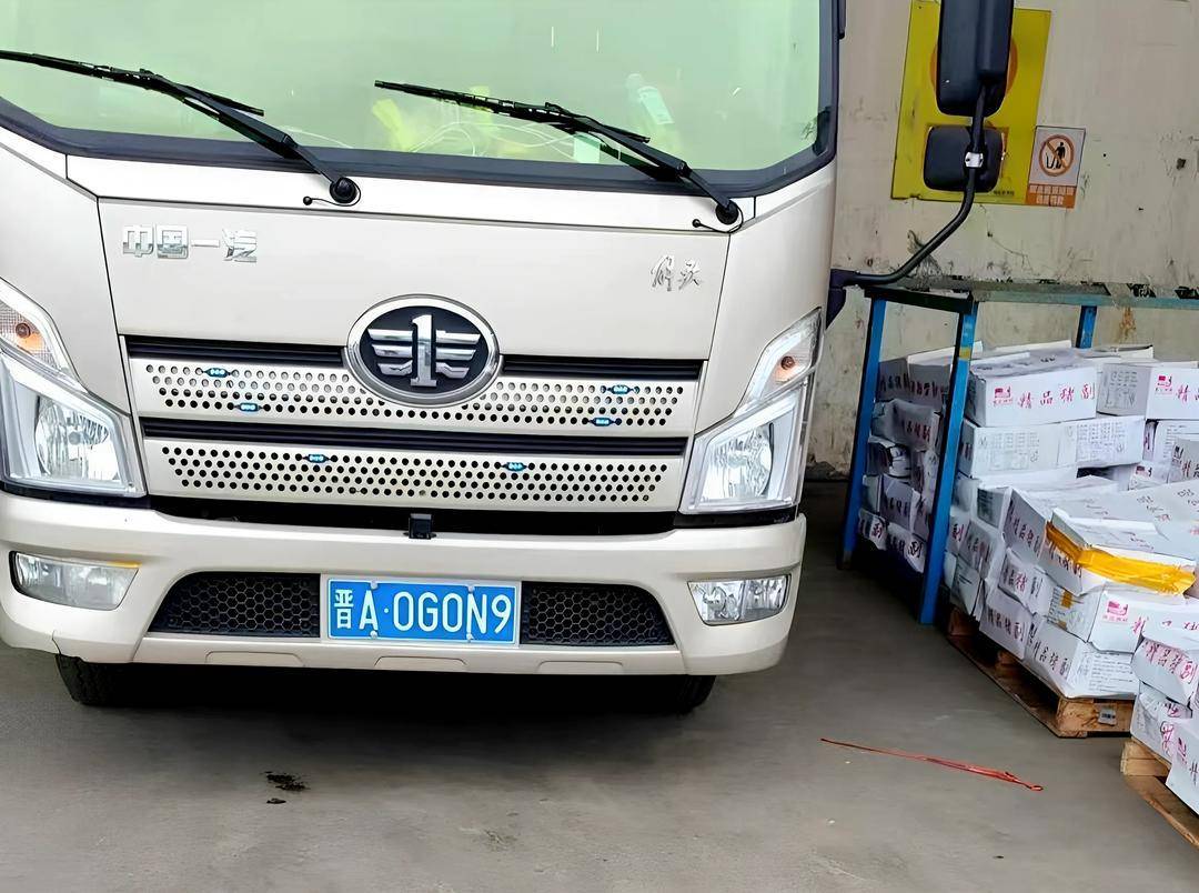 皇冠信用网代理
_7.8吨冷冻猪脚“失踪”疑云:从广西运往广东竟在河南被扣押丨封面深镜