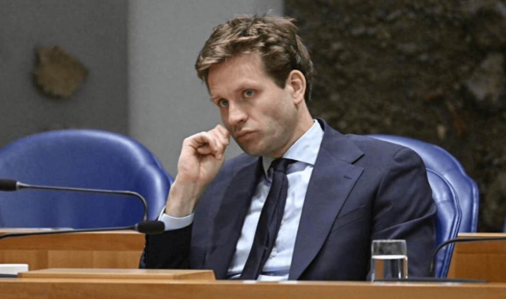 勒沃库森足球
_荷兰大臣对中国反悔了勒沃库森足球
，宣布取消访华之行，还指望中方重新安排