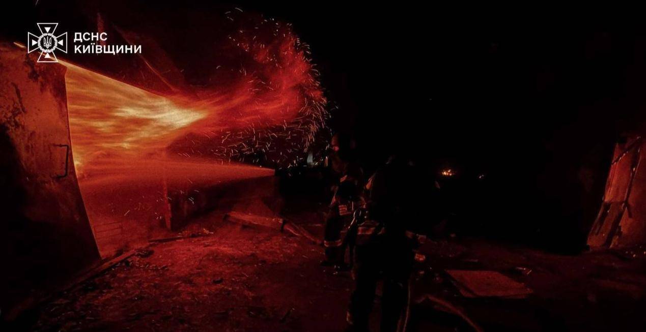 RB莱比锡足球
_发现大鱼了！炸烂乌克兰全境RB莱比锡足球
，苏57突防，“全球禁用”导弹又开火