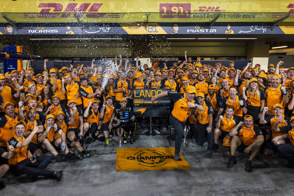 乌兹别克斯坦足球
_诺里斯首夺F1车手总冠军乌兹别克斯坦足球
，维斯塔潘虽败犹荣