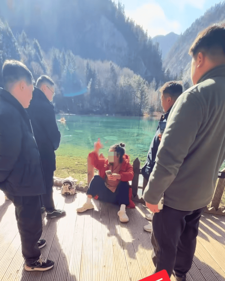 皇冠登一登二登三区别
_一游客在九寨沟乱扔玉米棒皇冠登一登二登三区别
，辩称“大自然的东西回大自然” 景区：明确禁止乱扔垃圾