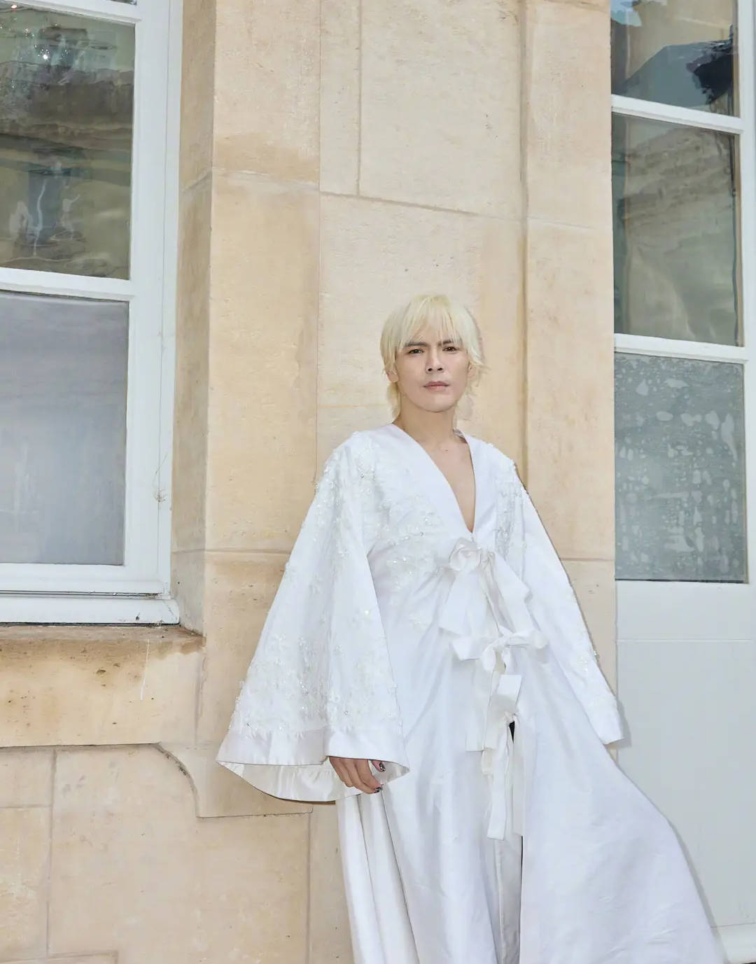 香港皇冠体育
_向华强回应向佐哭诉娱乐圈很恐怖:40岁还是年轻、单纯