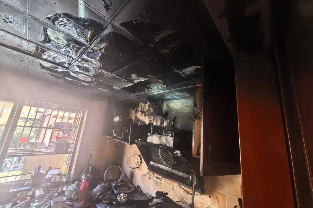 皇冠信用網代理申条件_女子炖肉时出门领免费鸡蛋皇冠信用網代理申条件，回家时傻眼：煤气灶、油烟机全被烧毁，损失超8000元