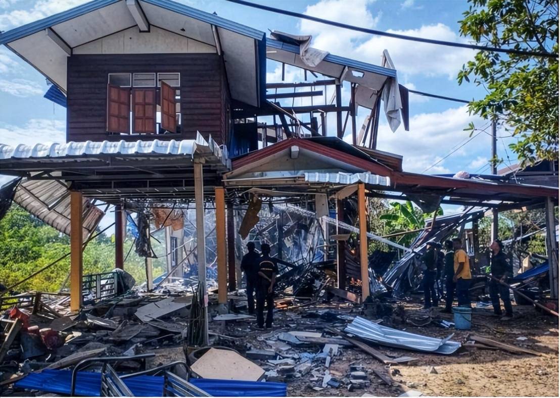 皇冠皇冠代理平台
_洪森父子没想到皇冠皇冠代理平台
,柬埔寨丢盔弃甲,大量武器落到泰国手中,连泰国湾也被泰军封锁!