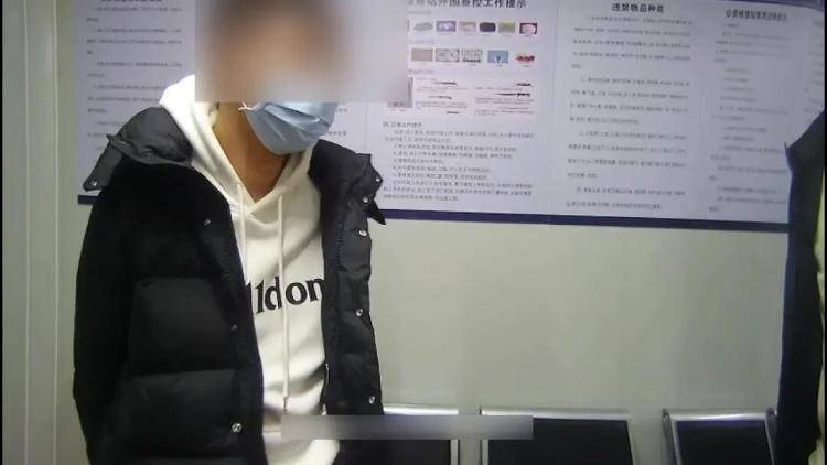 苏格兰超级联赛_看到立即报警苏格兰超级联赛！这种小卡片竟是电诈引流工具