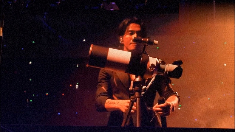 皇冠足球平台在哪里注册_言承旭演唱会上用流星项链缅怀大S皇冠足球平台在哪里注册！网友泪崩：道明寺想杉菜了