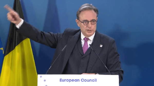 皇冠信用网会员_比利时首相忍无可忍：我要回圣彼得堡了皇冠信用网会员，和阿萨德做邻居，拿去当标题吧！