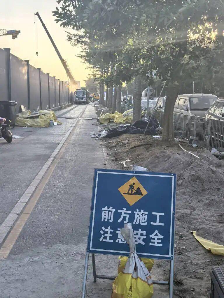 皇冠体育正网_深圳一1800平绿地遭破坏！部门确认无证施工皇冠体育正网，将重点巡查