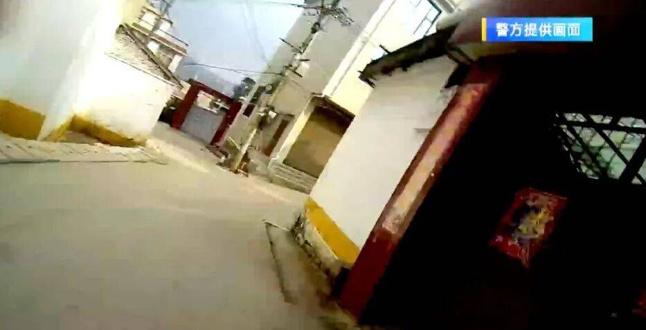 皇冠信用登2代理网址_9岁男孩因作业“气晕”妈妈！之后临危不乱报警求助皇冠信用登2代理网址，给民警“导航”又堪称“模范操作”……