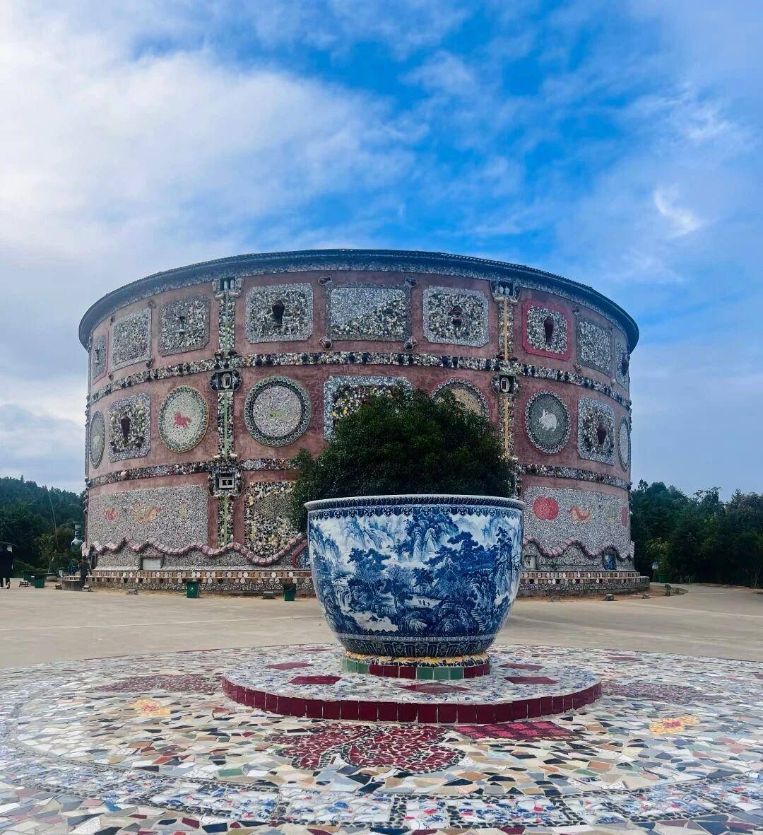 皇冠登录地址_游客吐槽在景德镇瓷宫拍照遭商业摄影师驱赶?景区:游客遇类似情况皇冠登录地址,可联系工作人员协调处理