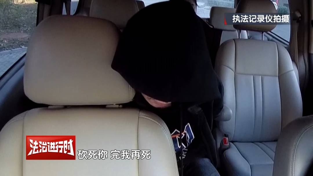 皇冠体育_北京警方刑拘4人：父亲带着儿子和女儿“扫楼式盗窃快递”