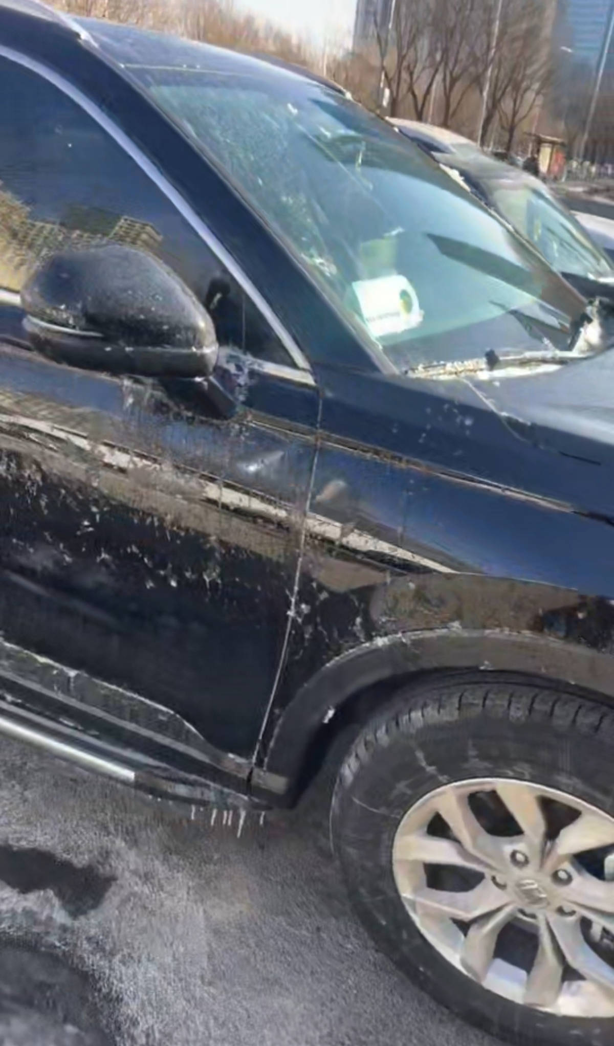 介绍个信用网址多少_沈阳女子零下20℃自助洗车挡风玻璃秒结冰介绍个信用网址多少，当地多家洗车店称会在室内人工冲洗