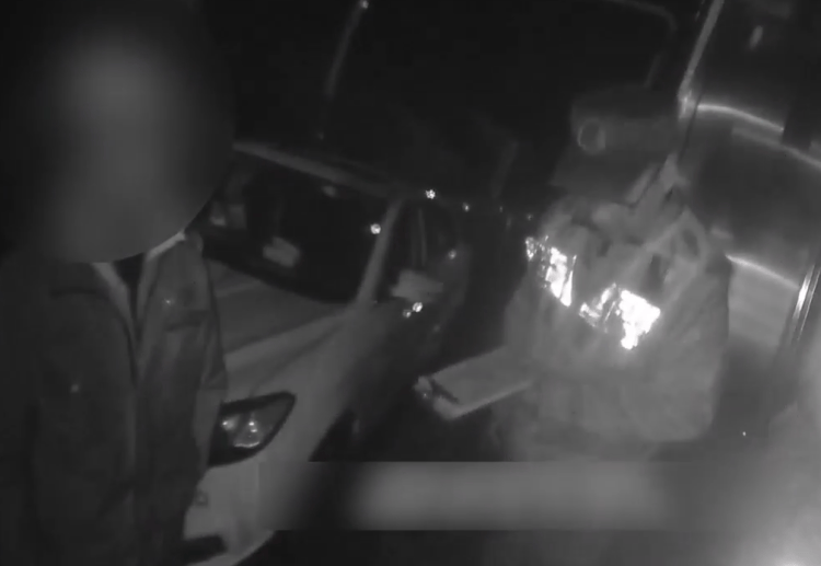 信用盘怎么开户 _奇葩！上海一车主认为“进服务区”就是“出高速”信用盘怎么开户 ，不肯付208元通行费，还大闹收费站！