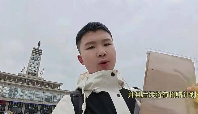 皇冠足球平台代理_江苏初中生捐日军化学战资料被质疑是“有背景的少爷“为获“保送资格”皇冠足球平台代理，当事人：网暴让我很难过，当地教育局：无此保送政策