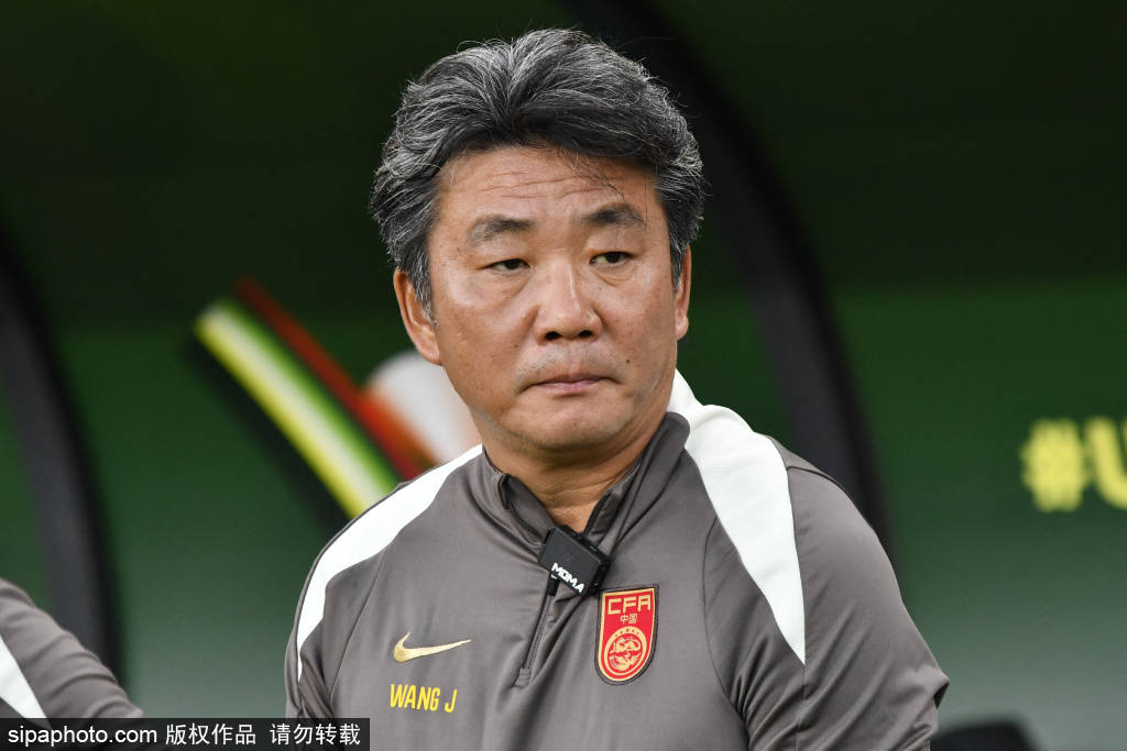 皇冠代理管理端_韦世豪染红事件分析:信任的背叛与未来的选择